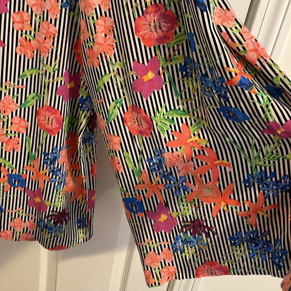 Spense striking striped & floral jumpsuit! Tie at waist. Falls mid calf. Size M. - Picture 13 of 13